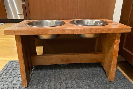 Dog feeding station